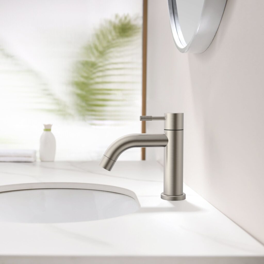 Robinet d'eau froide Stria – poignée striée – sans bonde – acier inox brossé